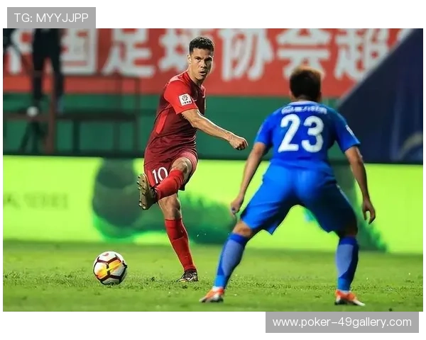 足球球星握拳怒吼展现坚毅斗志点燃赛场无限激情